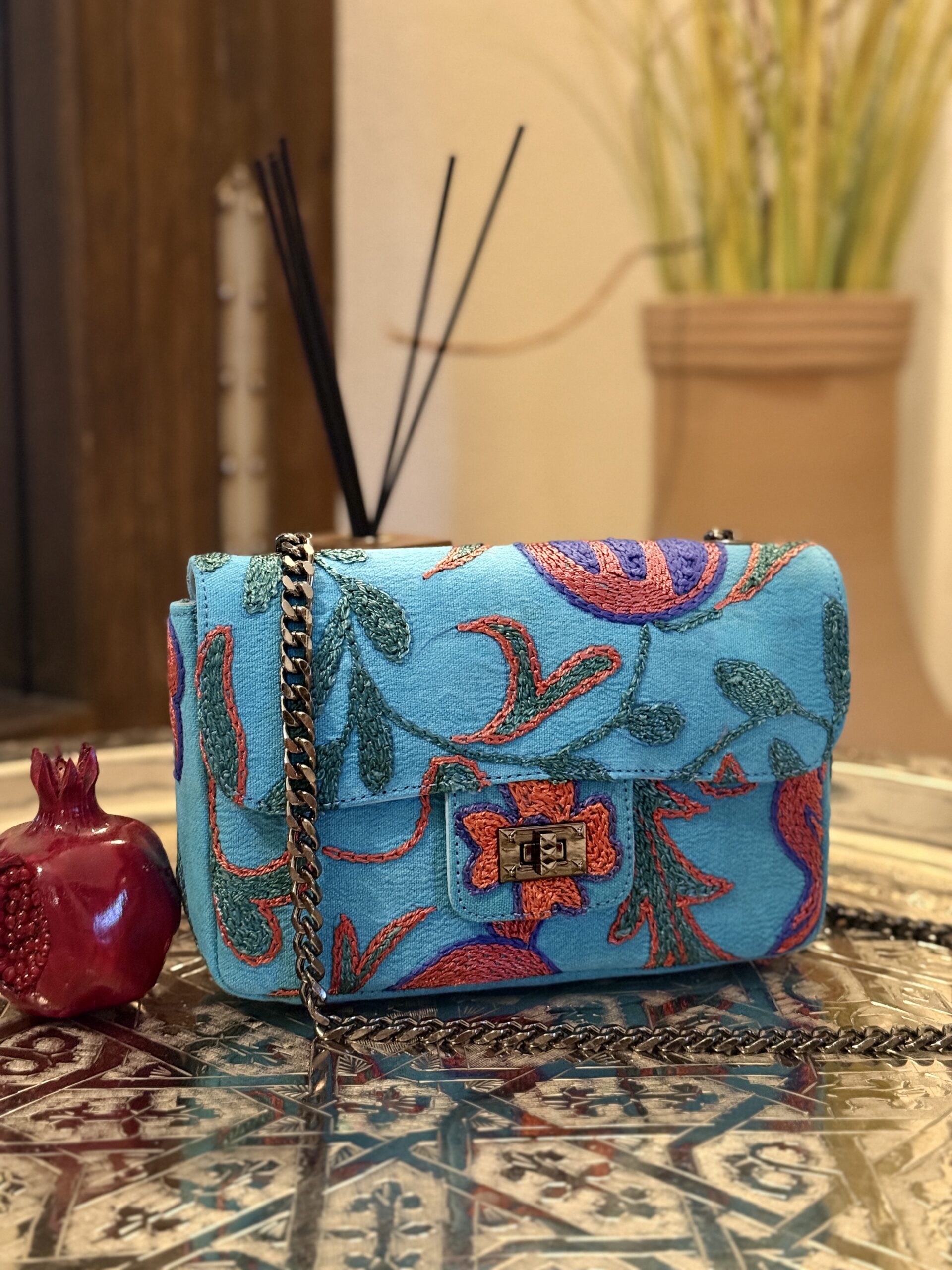 bestickte Azur Tasche