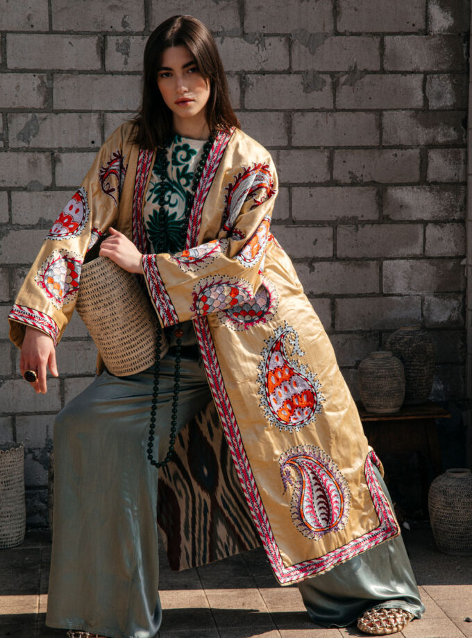 Bohemian Suzani-Mantel Hrachui